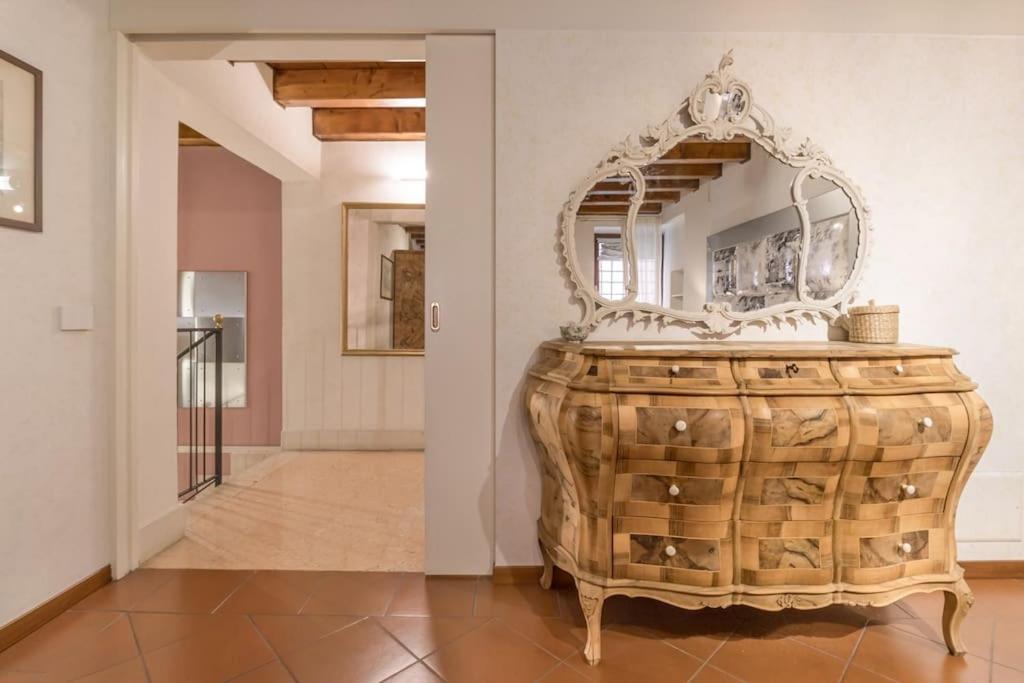 דירות ורונה Residenza Angels @Piazzadelleerbe מראה חיצוני תמונה